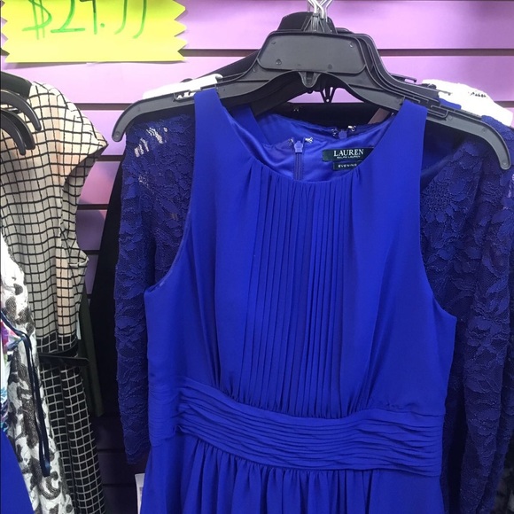 So much to list  clothing, shoes, bags👠👗👛👢 - Picture 3 of 8