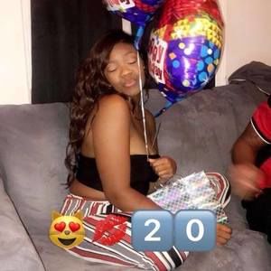 Meet your Posher, Cynthia