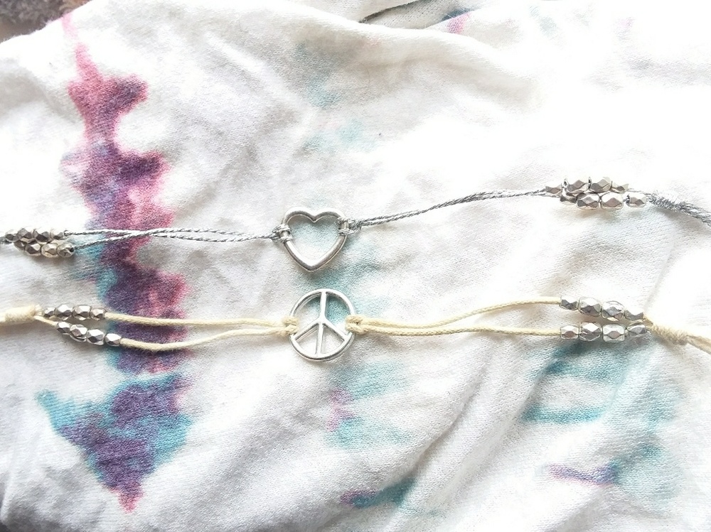 Lot of two bracelets