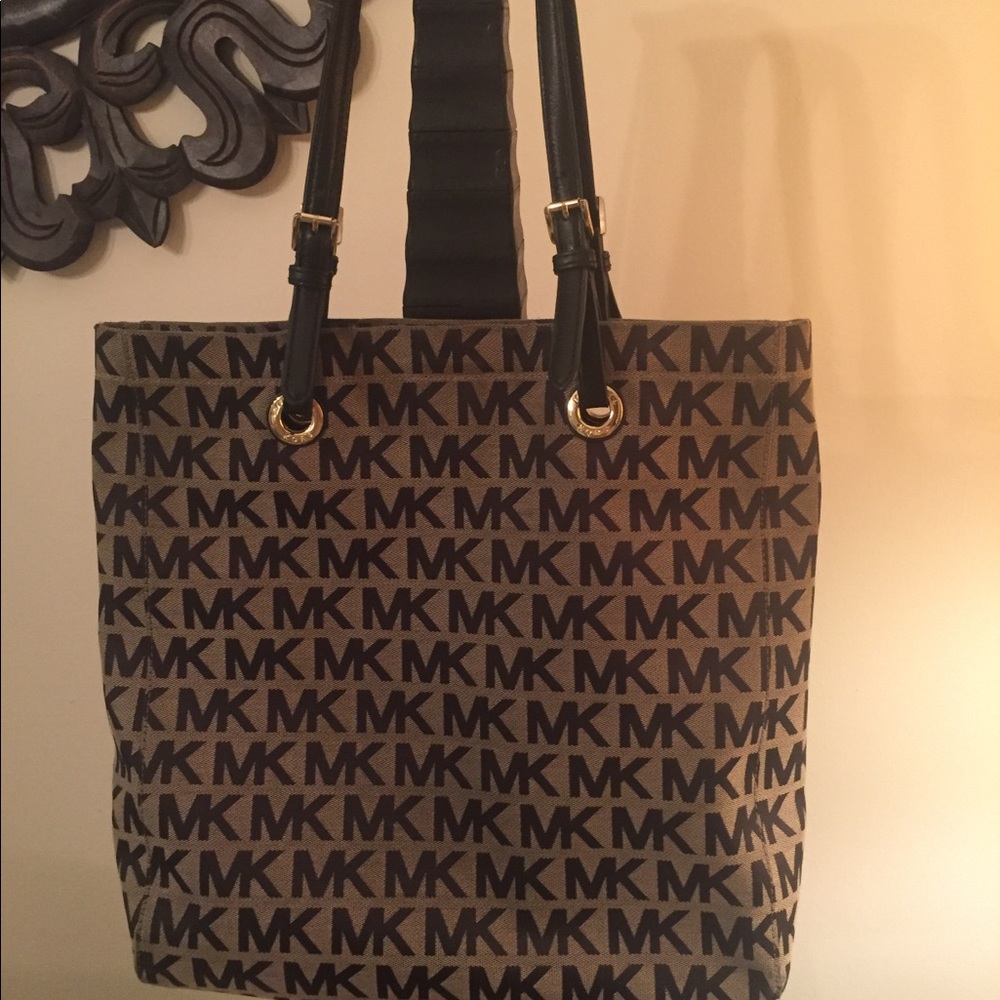 Authentic Michael Kors bag!!