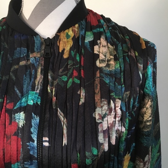 Alice+Olivia Black Floral & Bird Print Silk Jacket - Picture 6 of 8