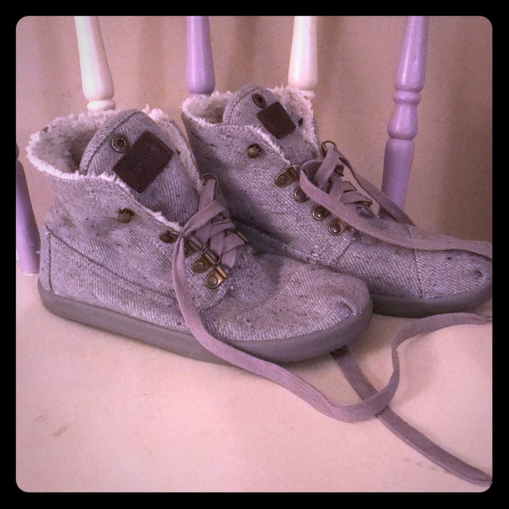 Adorable TOMS booties!