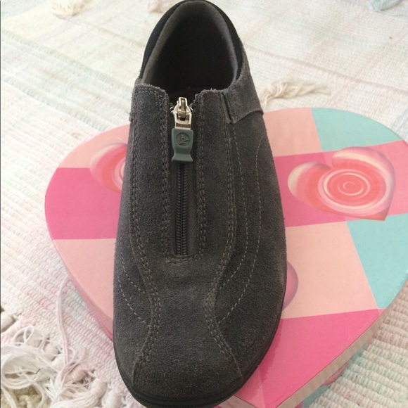 grasshopper zipper shoes