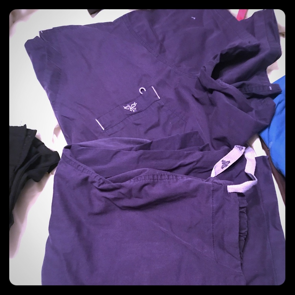 Med Couture scrub set top and bottom purple 2XL