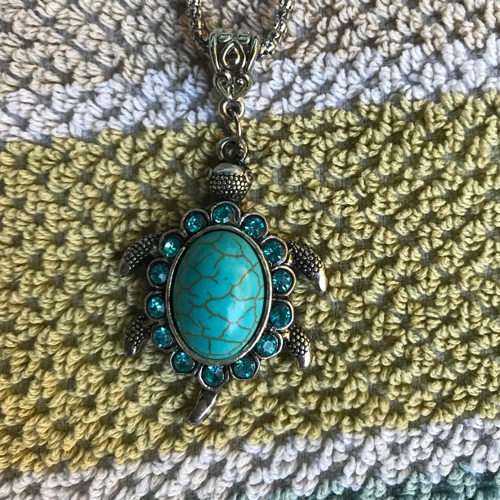 Turquoise turtle necklace
