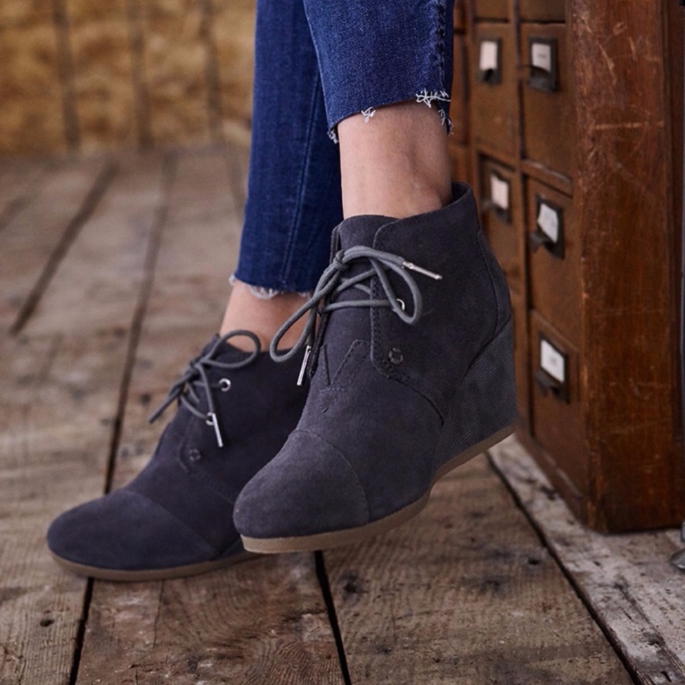 TOMS bootie wedges black/navy NEED TO GO ASAP
