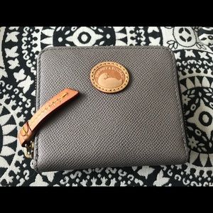 DOONEY & BOURKE WALLET -TAUPE