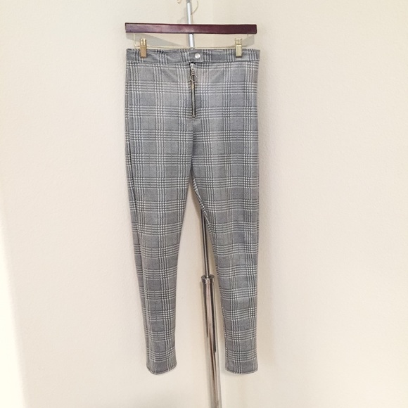 🖤LAST CHANCE🖤 Faux Leather Like Plaid Pants. - Picture 2 of 5