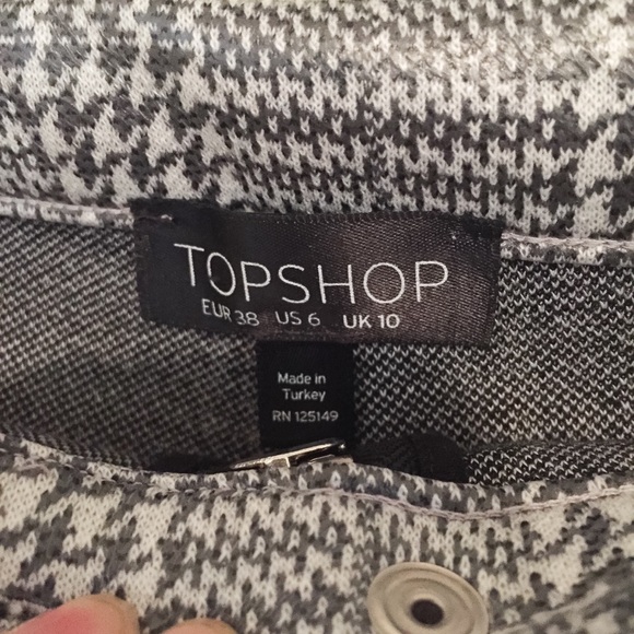 🖤LAST CHANCE🖤 Faux Leather Like Plaid Pants. - Picture 4 of 5