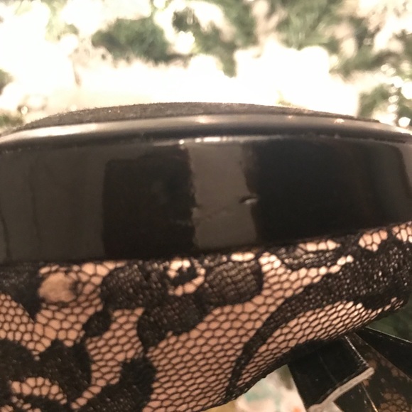 Woman’s Guess Lace Peep toe heels - Picture 6 of 7