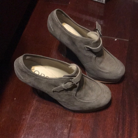 Shoes - Picture 3 of 4