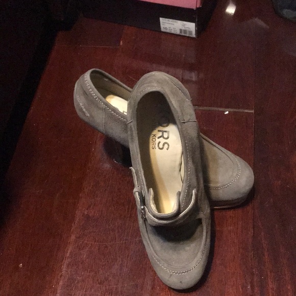 Shoes - Picture 4 of 4