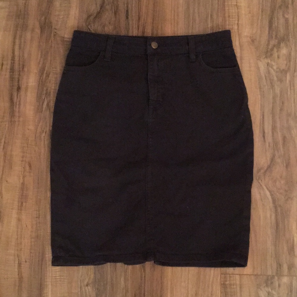 Stretchy denim skirt