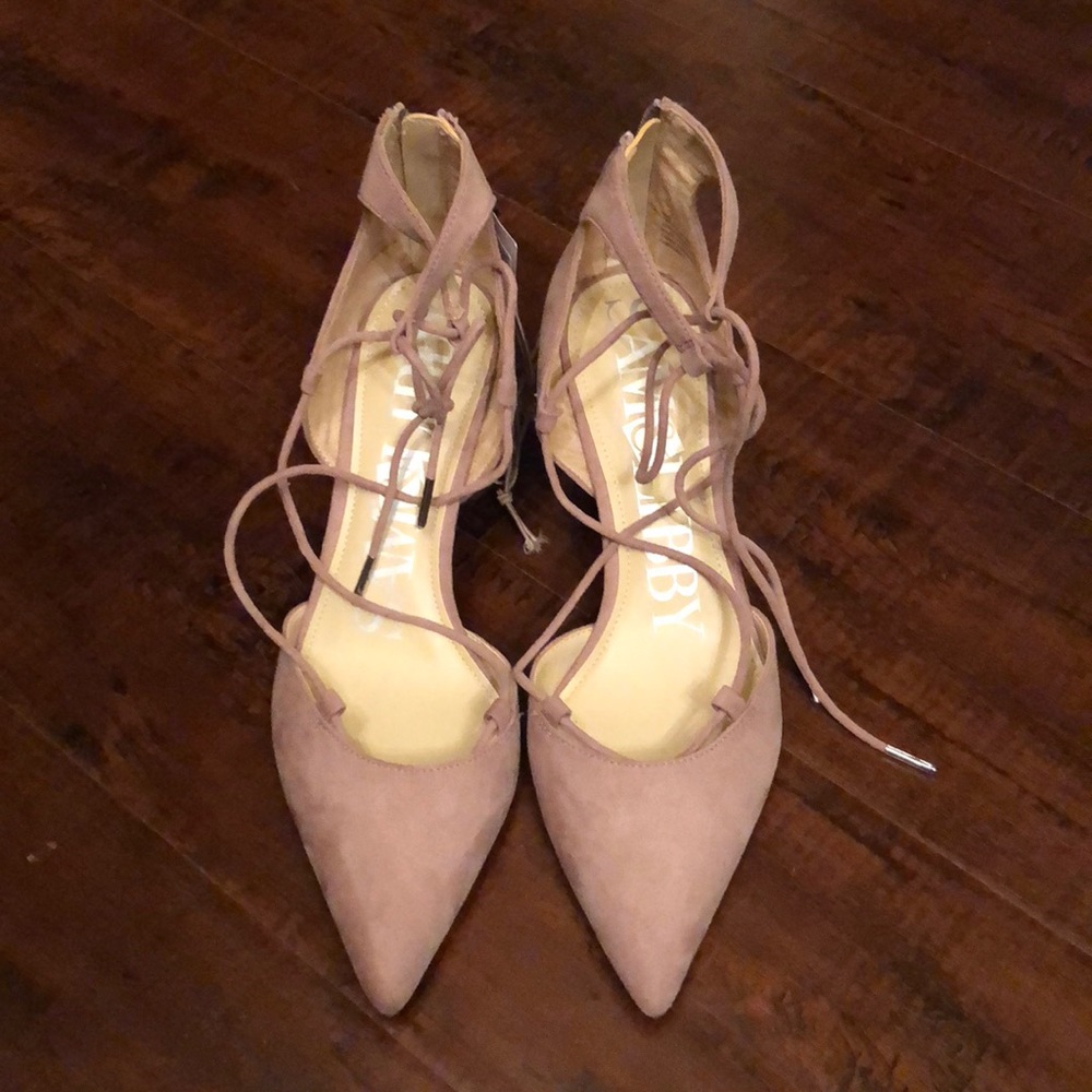 Sam & Libby tie up heels.