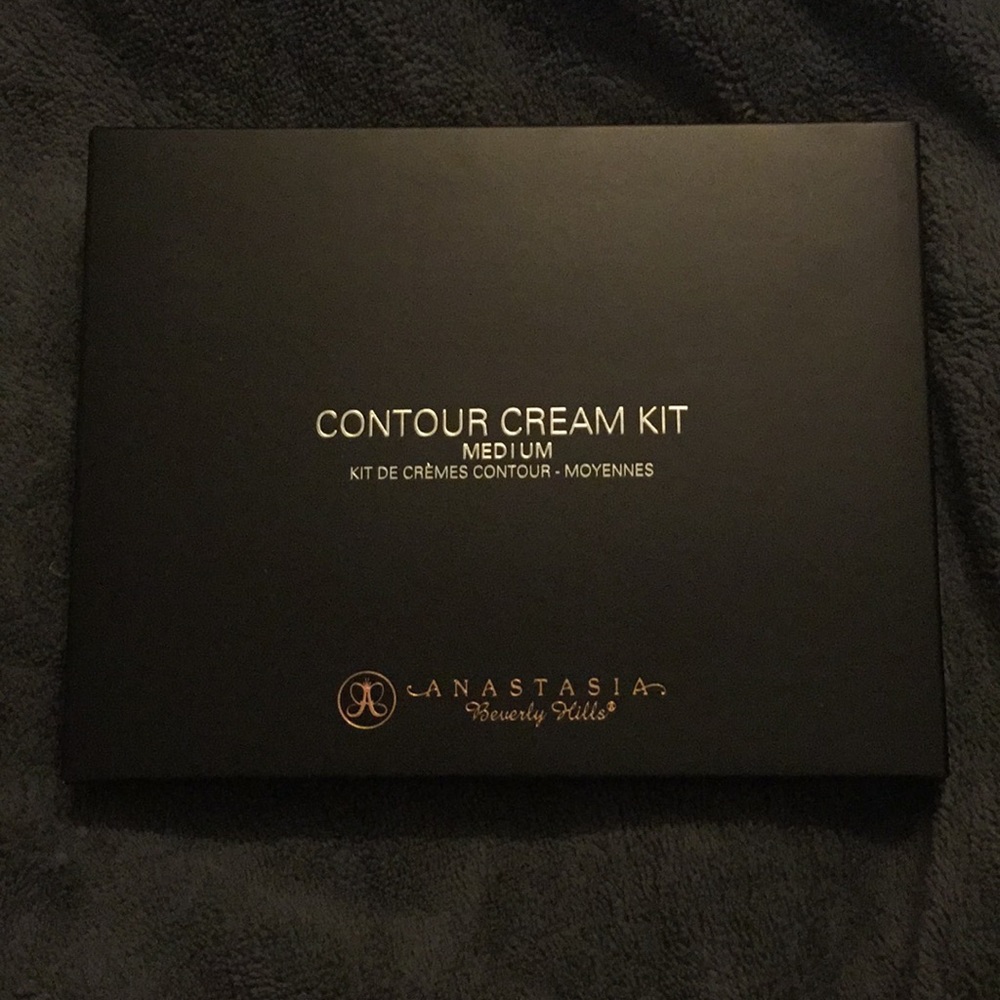 Brand new Anastasia Beverly Hills Contour kit