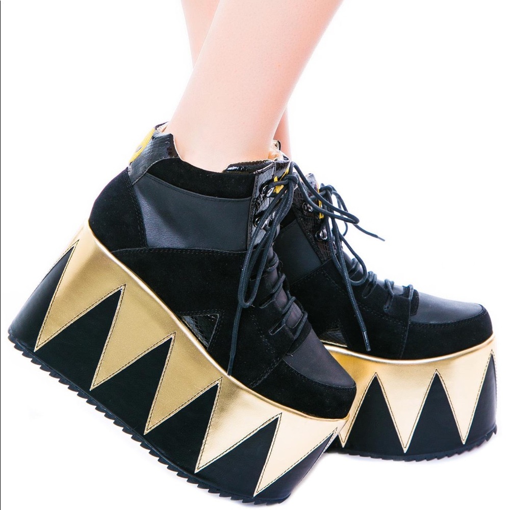 YRU Qozmopolitan alien platform 👽