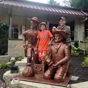 Meet your Posher, Dustyn