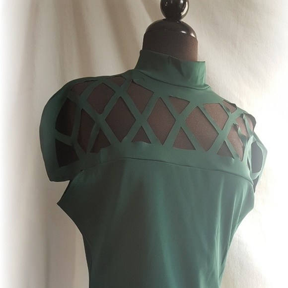 Green fitted dress - Picture 3 of 7