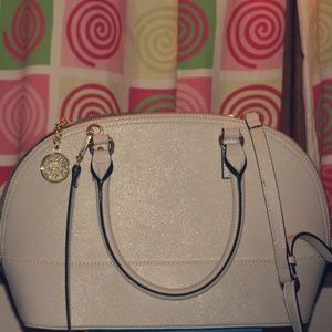 Cream purse