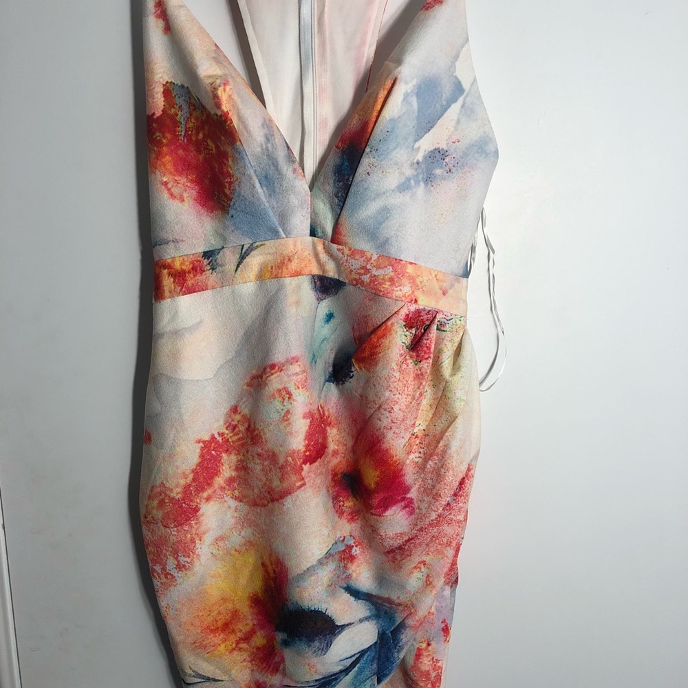 Bodycon dress with leg slit