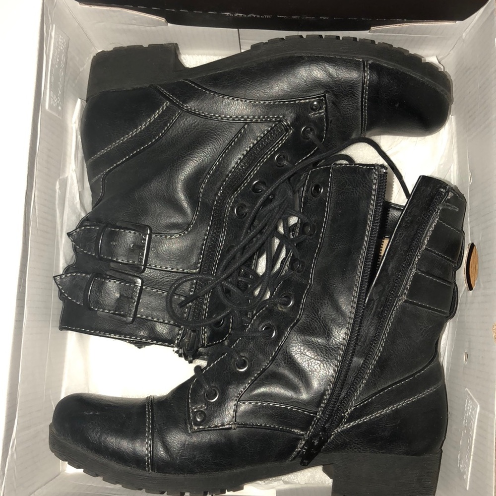 GUESS COMBAT BOOTS. SZ 5.5