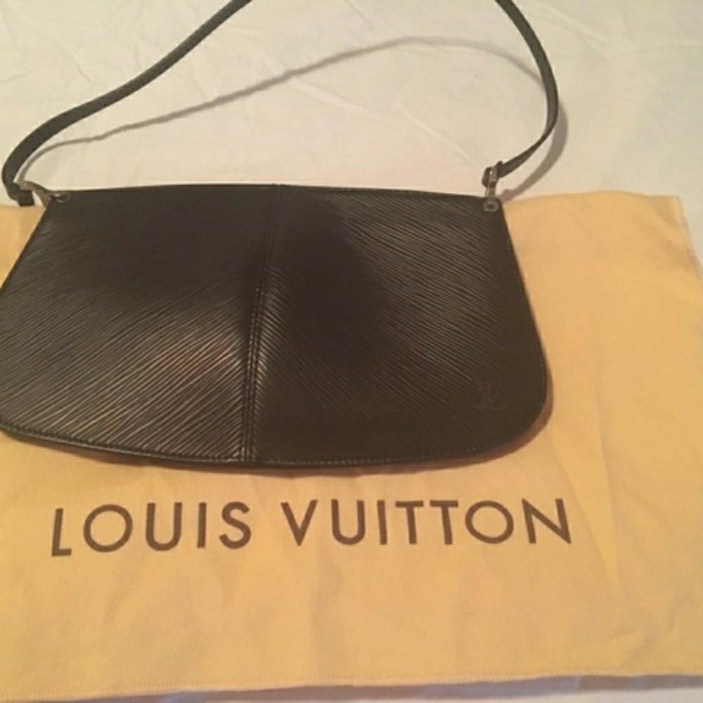 Louis Vuitton Epi clutch