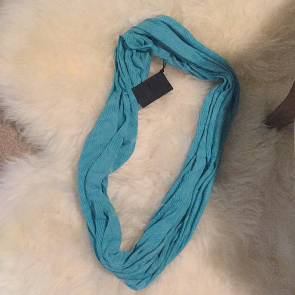 Infiniti scarf