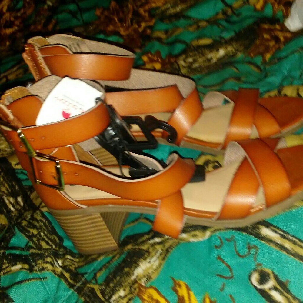 Brand new womens big buddah sandals size 7.5