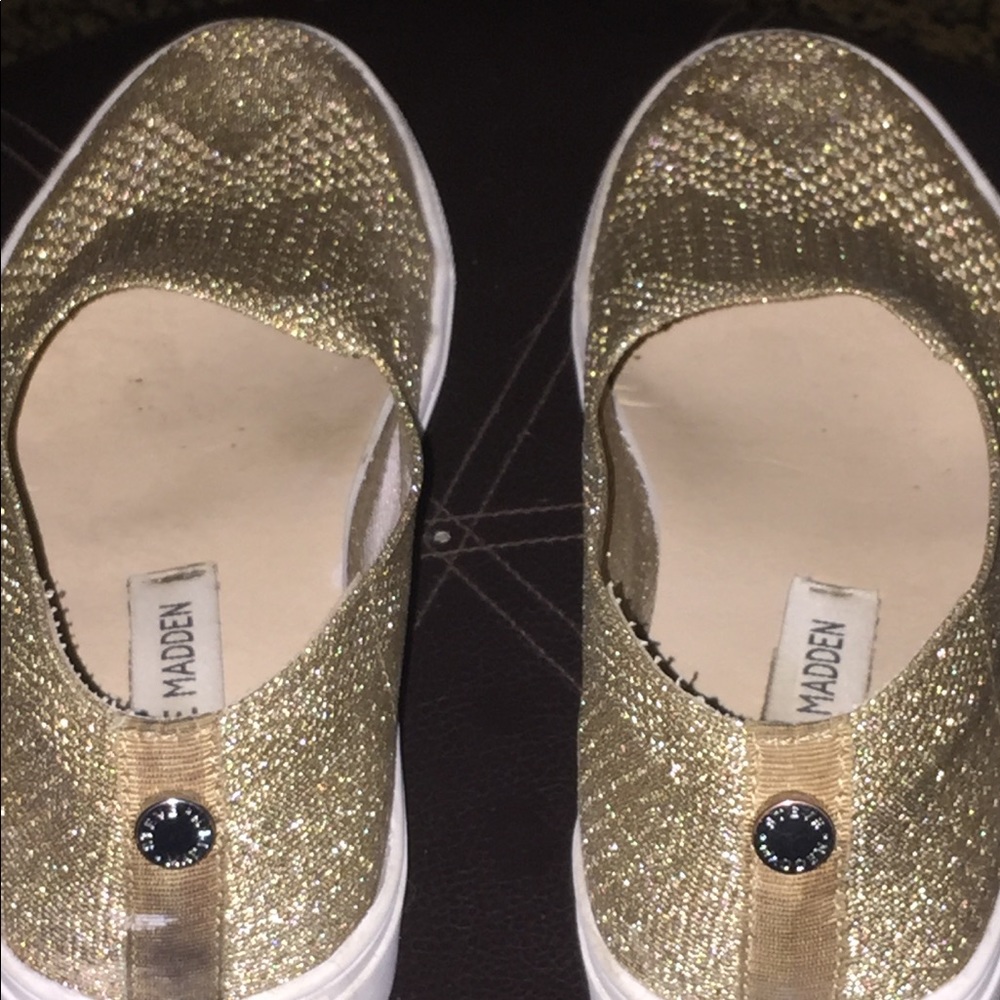 Steve Madden size 7.5 women.