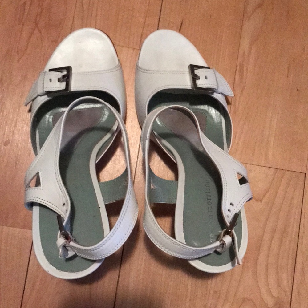 Singers on Morrison sandals with heels