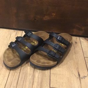 Birkenstocks three straps black