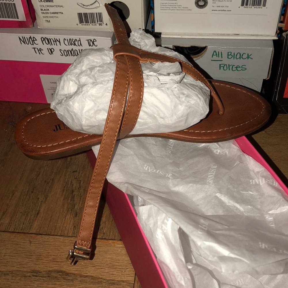 TAN SANDALS, SZ 5.5