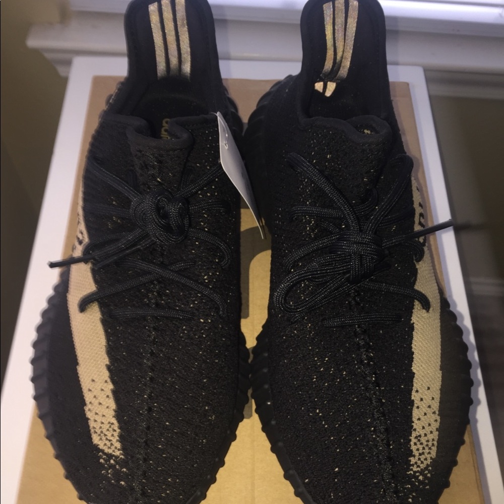 YEEZY BOOST 350 V2 size 9.5 Green/Black