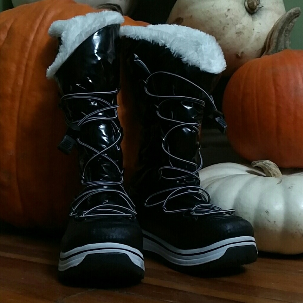 Girl's size 2 Youth Snow Boots - Khombu