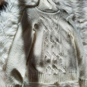 Pretty White New York &Company sweater