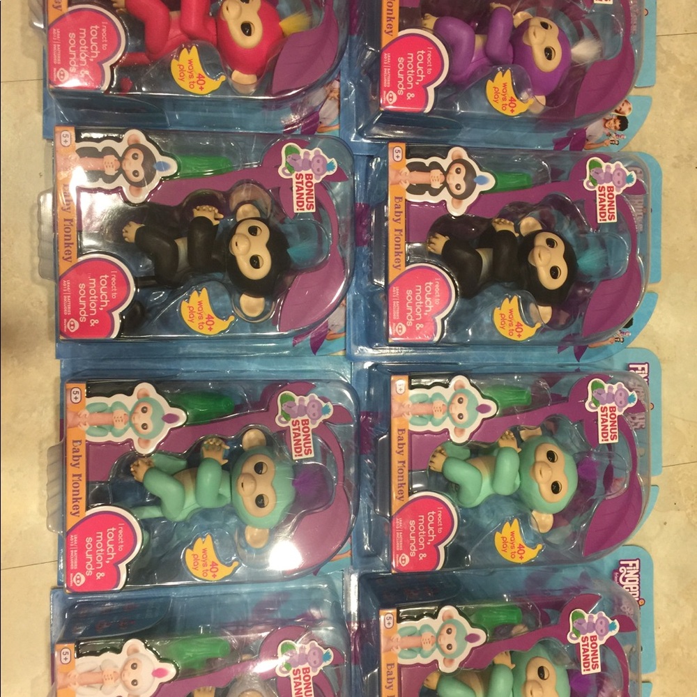 Fingerlings WowWee  HOT Christmas toy sold