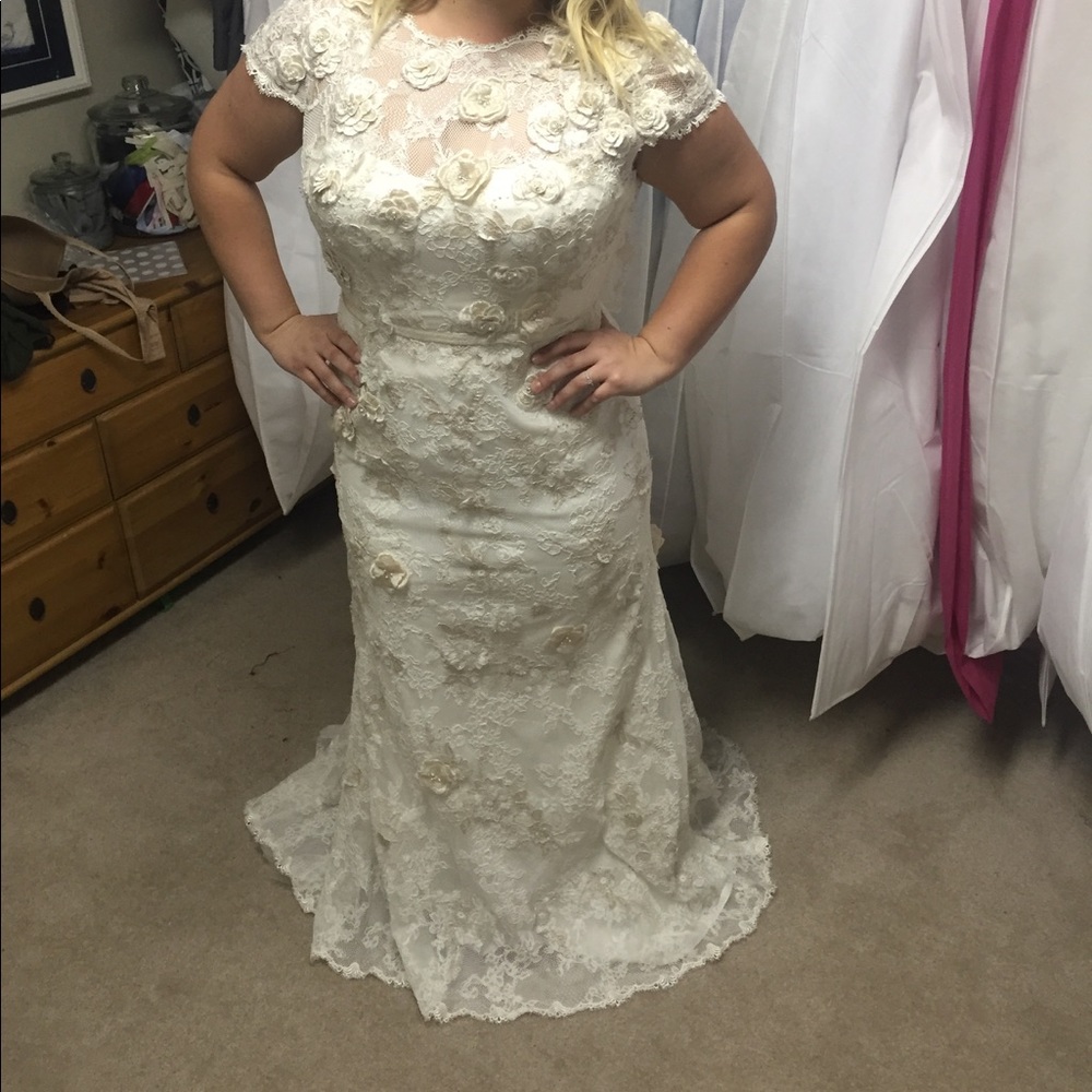 Off White Lace Wedding Dress