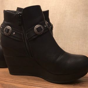 sbicca wedge booties