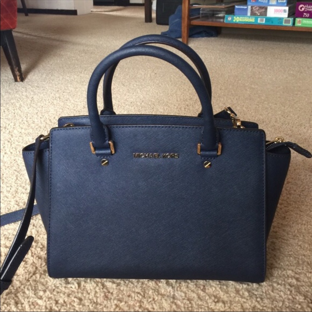 🚫SOLD🚫Michael Kors Medium "Selma" leather shobag