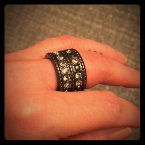 Chunky middle finger ring