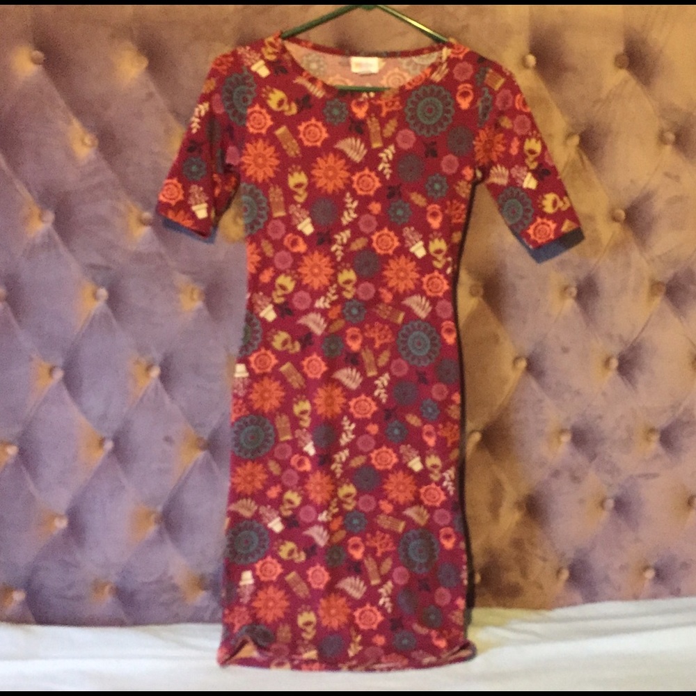 XXS LulaRoe Julia - Burgundy flowers fall GUC