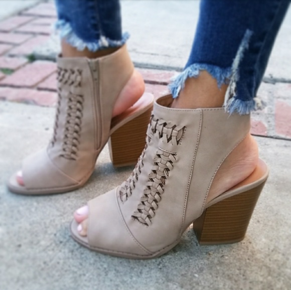 🚨LAST PAIR!!//The Joanna// Taupe caged Sandal - Picture 6 of 8