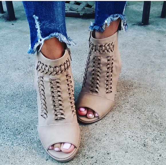 🚨LAST PAIR!!//The Joanna// Taupe caged Sandal - Picture 7 of 8