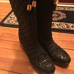 Tory Burch size 9 quilted pull on boots .