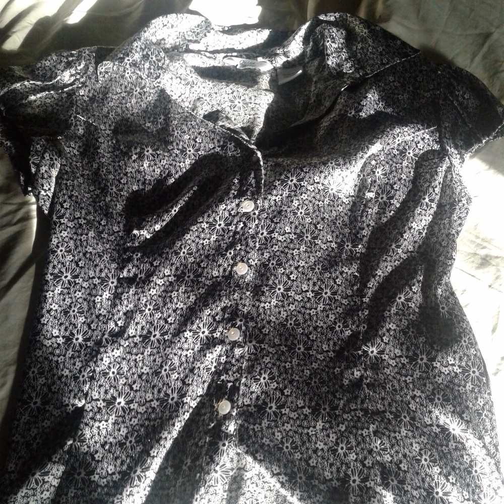 Quizz Trends satin shirt with flower print