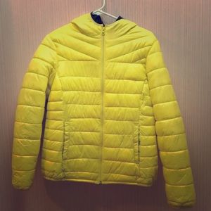 Bright cheery, jacket from Gap lightly worn!