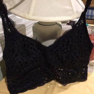 Black bralette. Aerie/AEO. one piece (no clasp)