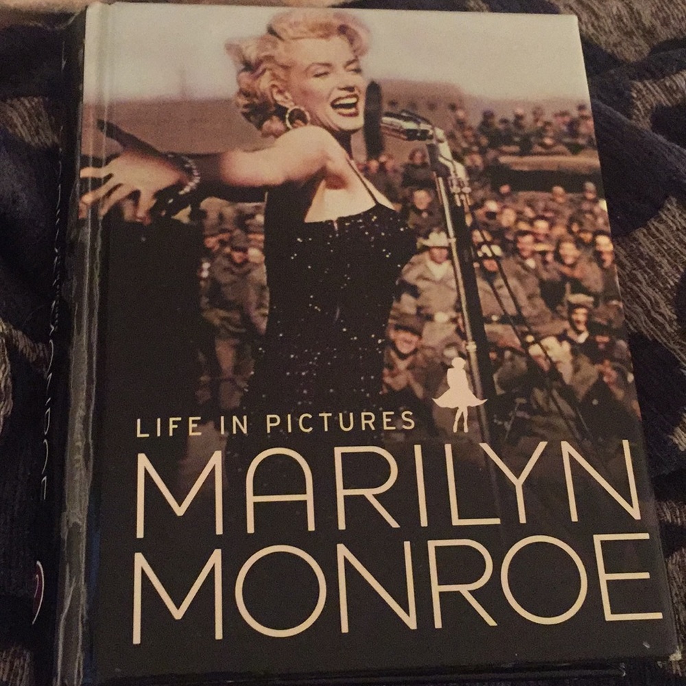 Life in Pictures:  Marilyn Monroe Book - Biography