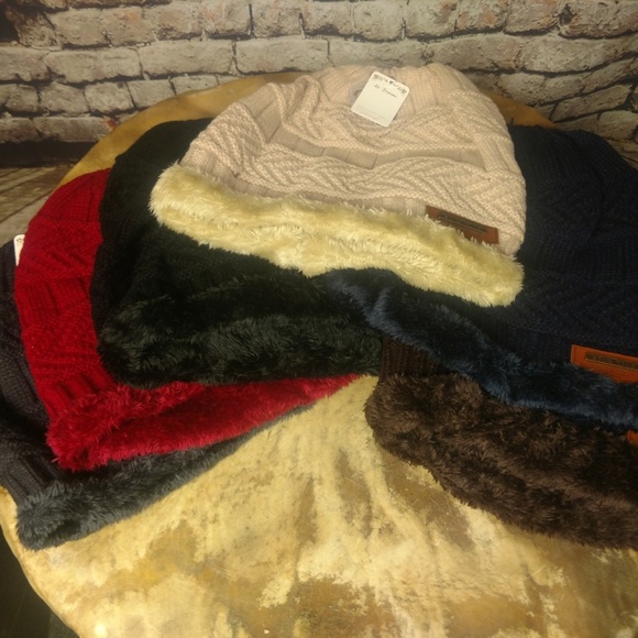 Messy Bun Ponytail Beanie Cap Black - Picture 3 of 3