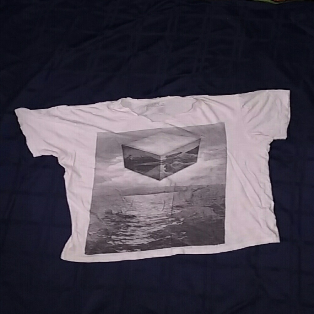 XL Apt. 9 Premium T-shirt